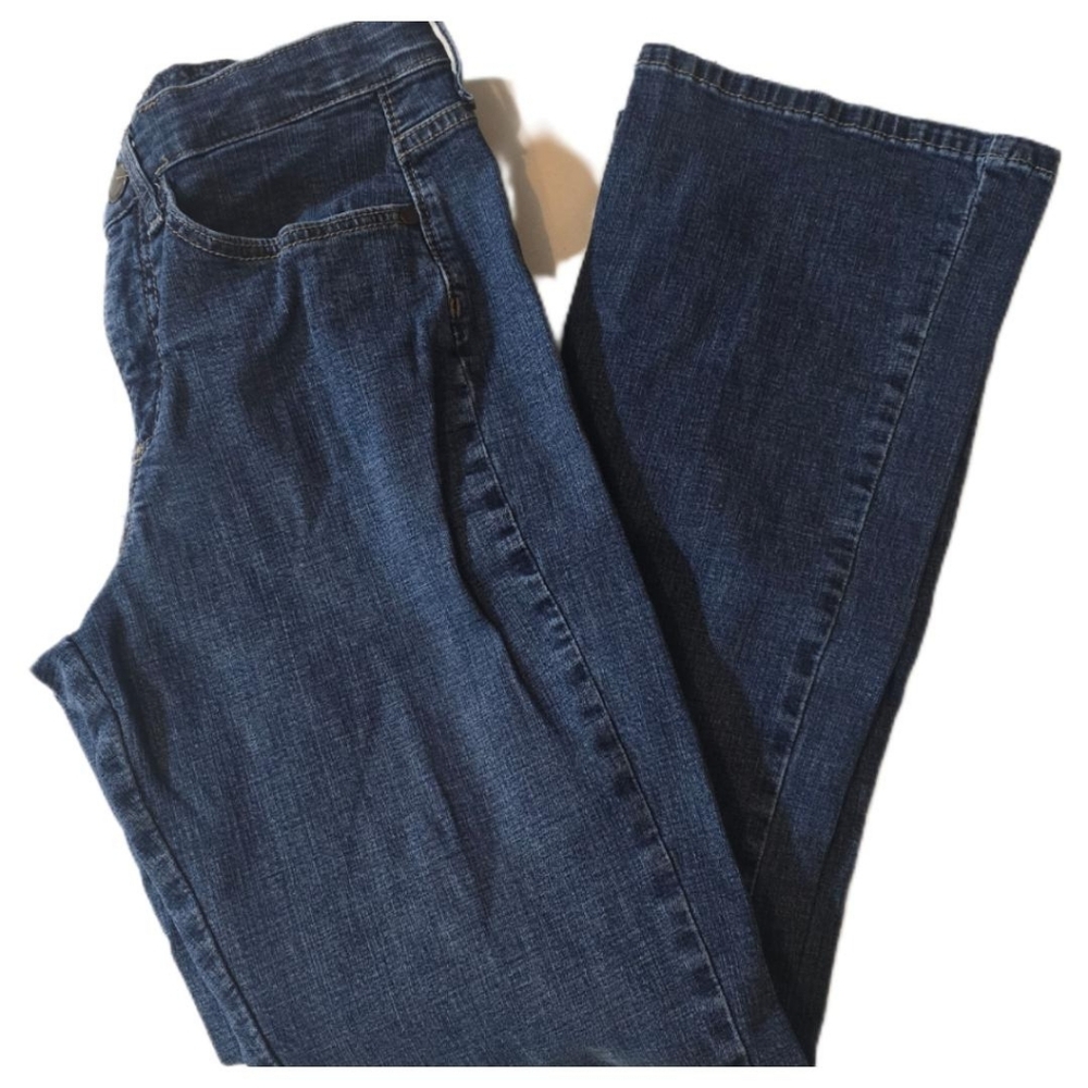 Lee Comfort Waist Women's Flare Jeans -  Size 6 Short‎